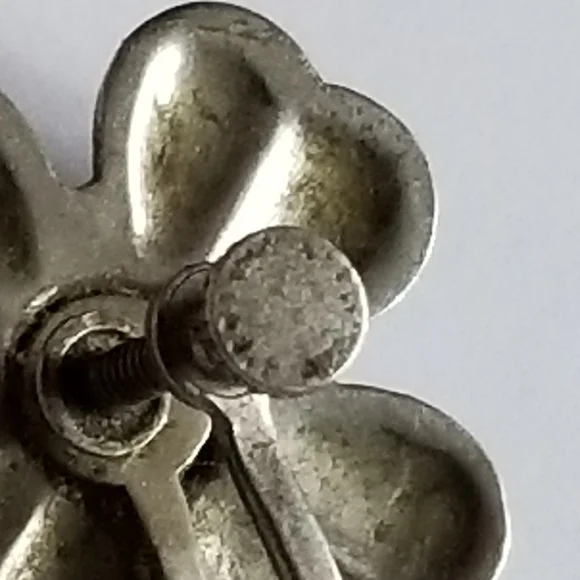 Relisted -Vintage four leaf clover screwback earrings silver tone metal - Picture 7 of 11